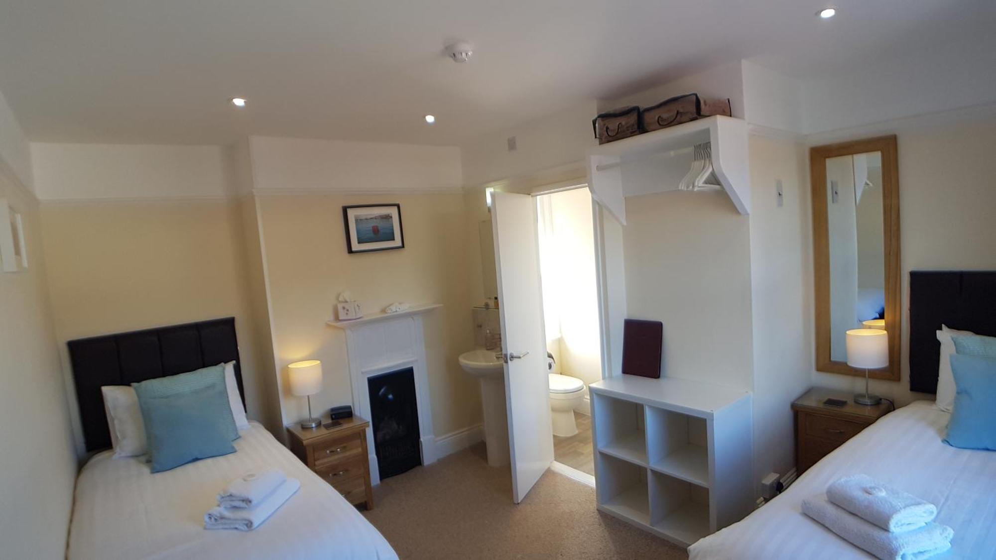 Charnwood Guest House Lyme Regis Buitenkant foto